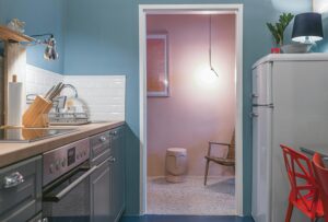 Sanierung in Wien: Küche mit modernem Farbkonzept